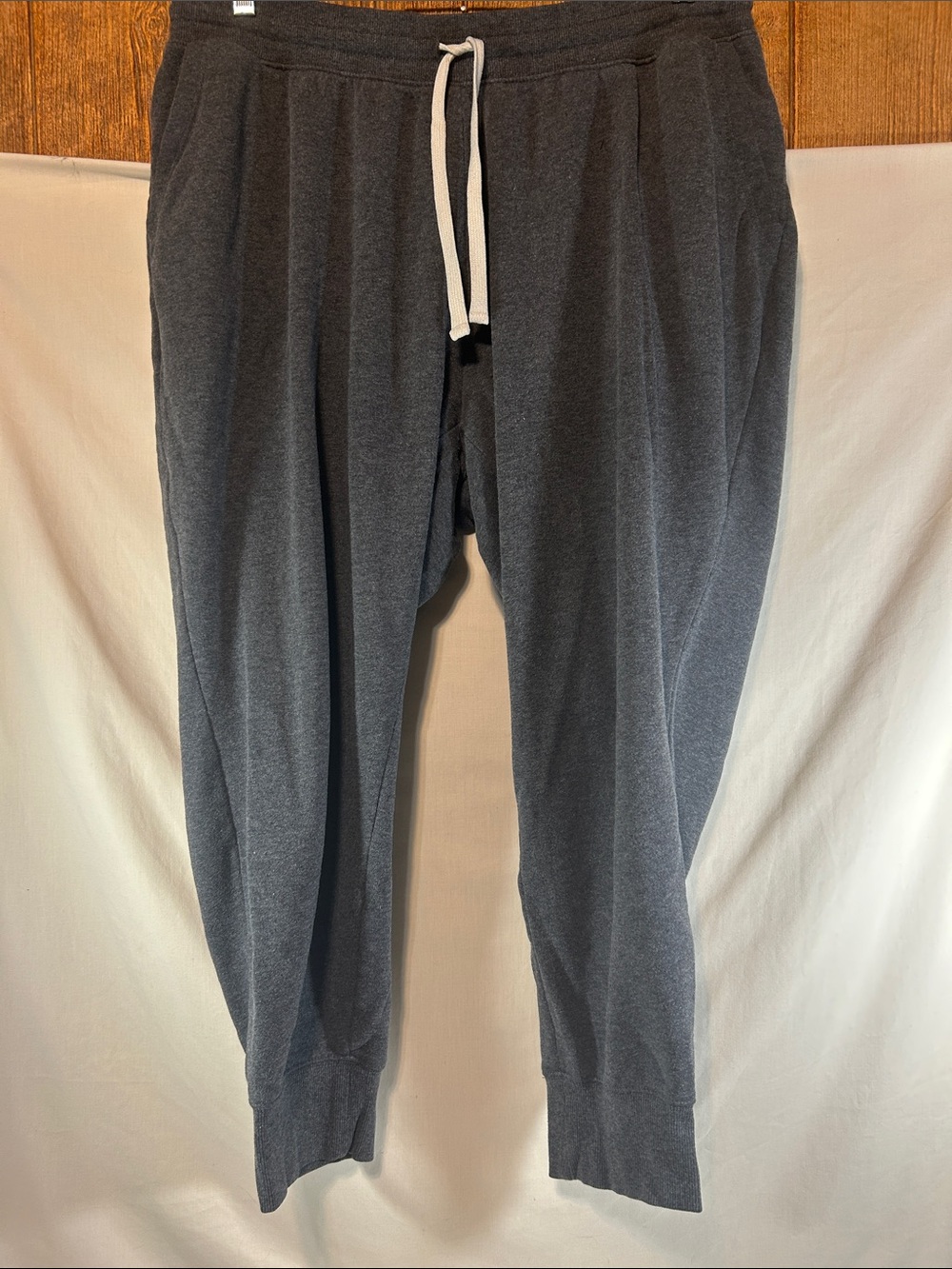 Amazon Essentials Men's Charcoal Gray Drawstring Jogger Pants